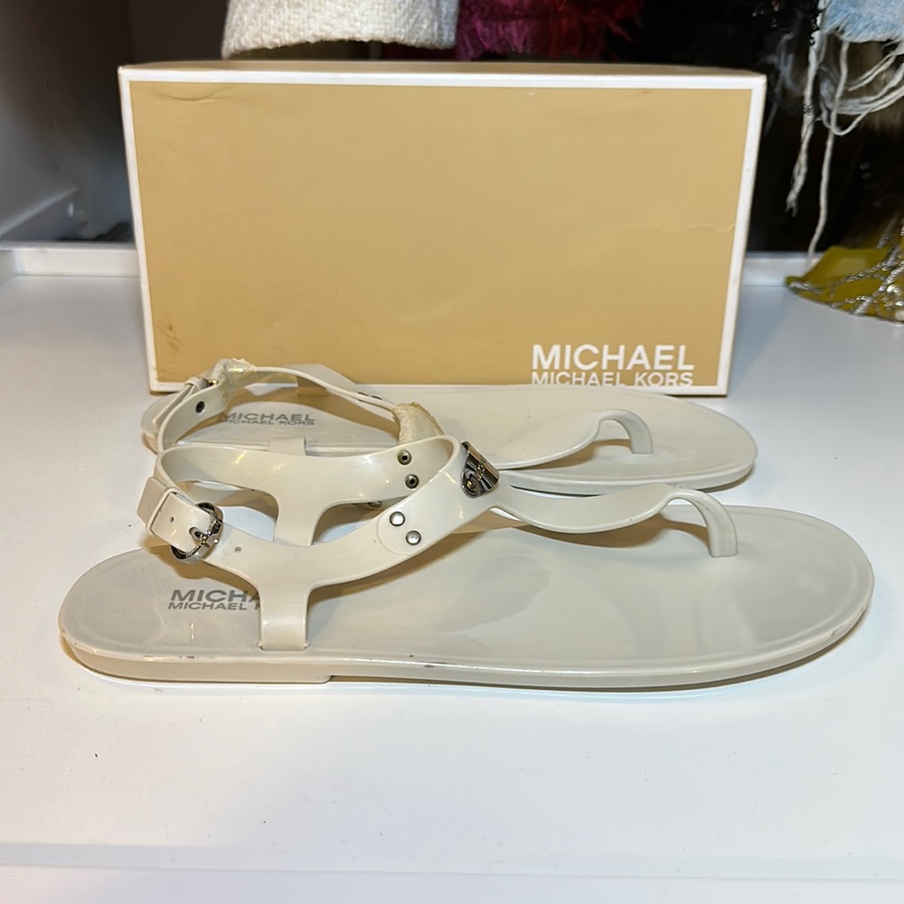 BRAND NEW - NEVER WORN Michael Michael Kors